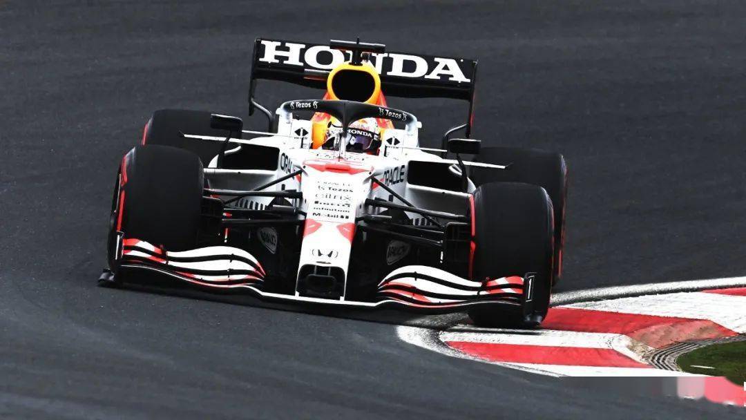 阿斯顿马丁横扫法拉利，塞恩斯带队取胜的简单介绍