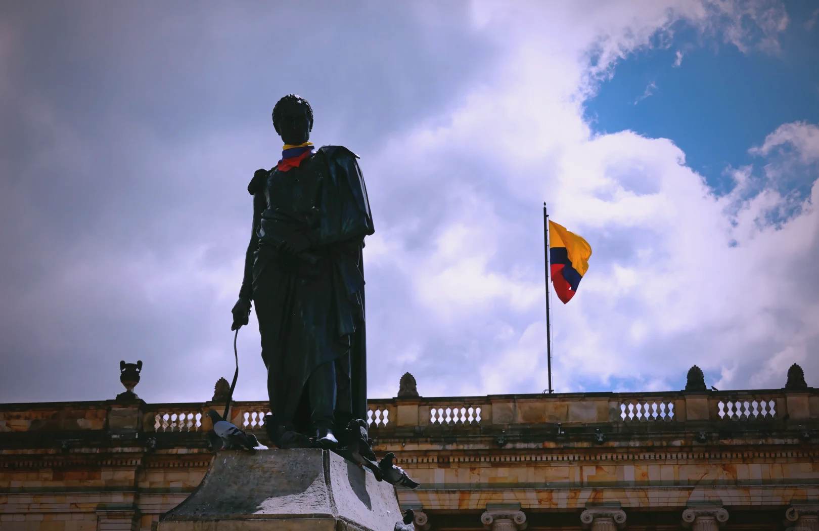 哥伦比亚中场在外国舞台亮相