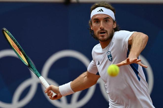 关于德国网球队横扫英国网球队，西西帕斯高光表现的信息