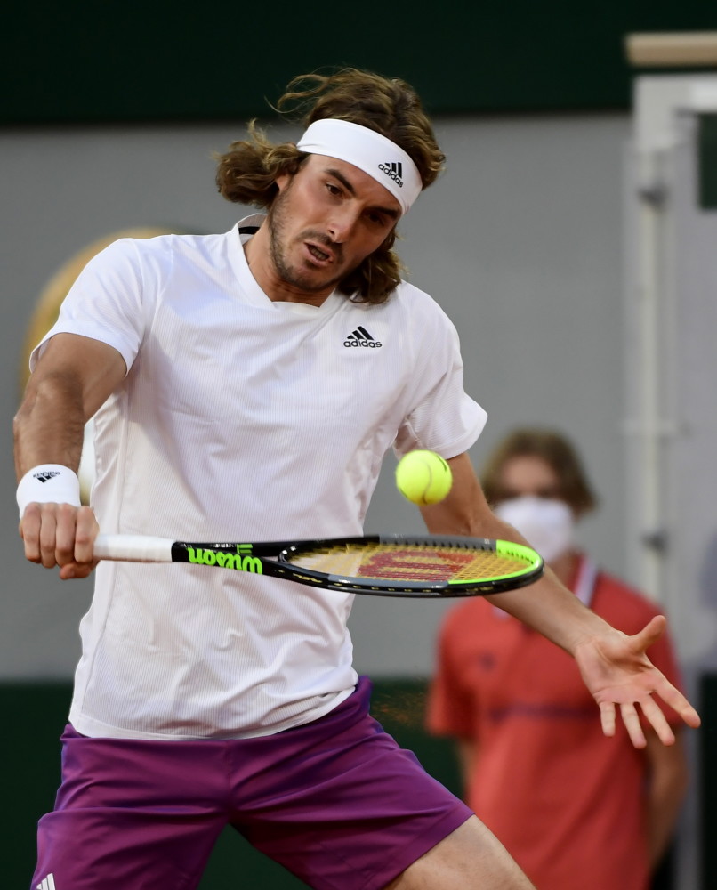 关于德国网球队横扫英国网球队，西西帕斯高光表现的信息