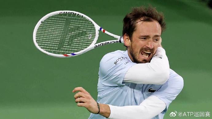 西班牙网球队爆冷世界网球队,梅德韦杰夫制霸全场的简单介绍 西班牙网球队爆冷世界网球队,梅德韦杰夫制霸全场的简单介绍