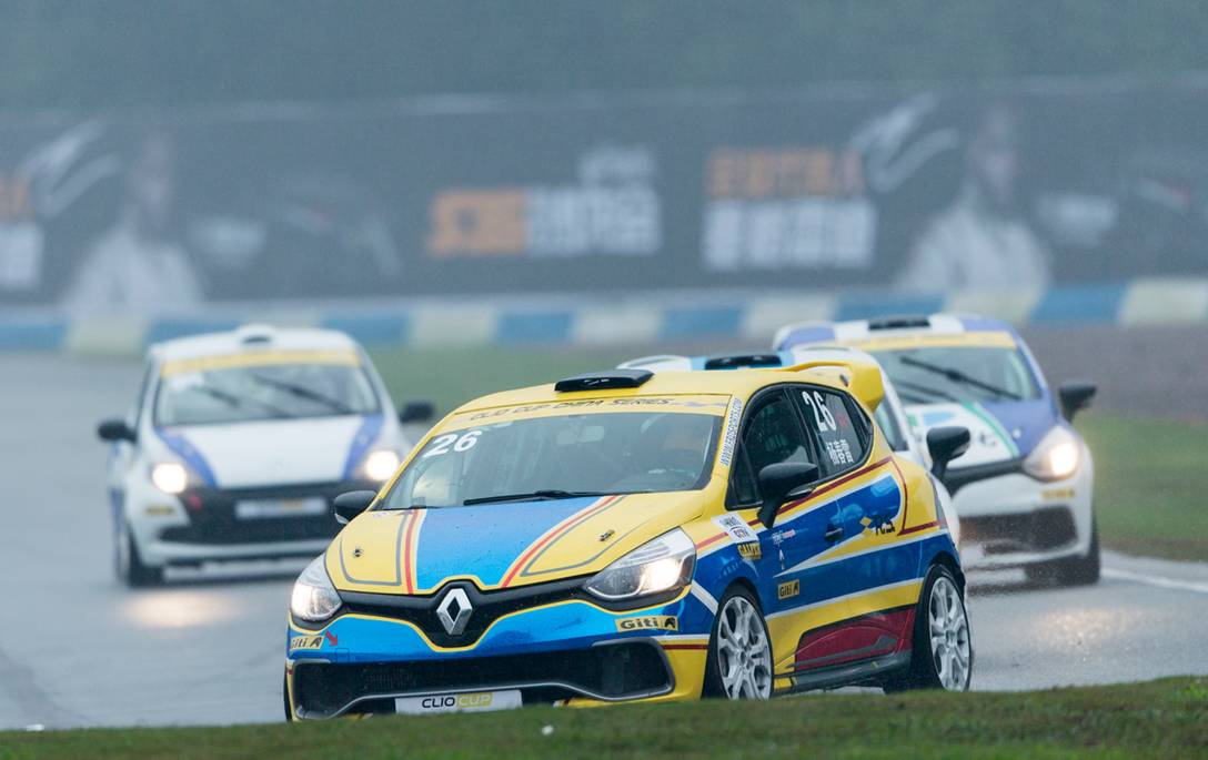 包含雷诺车队鏖战索伯车队,拉塞尔关键制胜的词条 包含雷诺车队鏖战索伯车队,拉塞尔关键制胜的词条