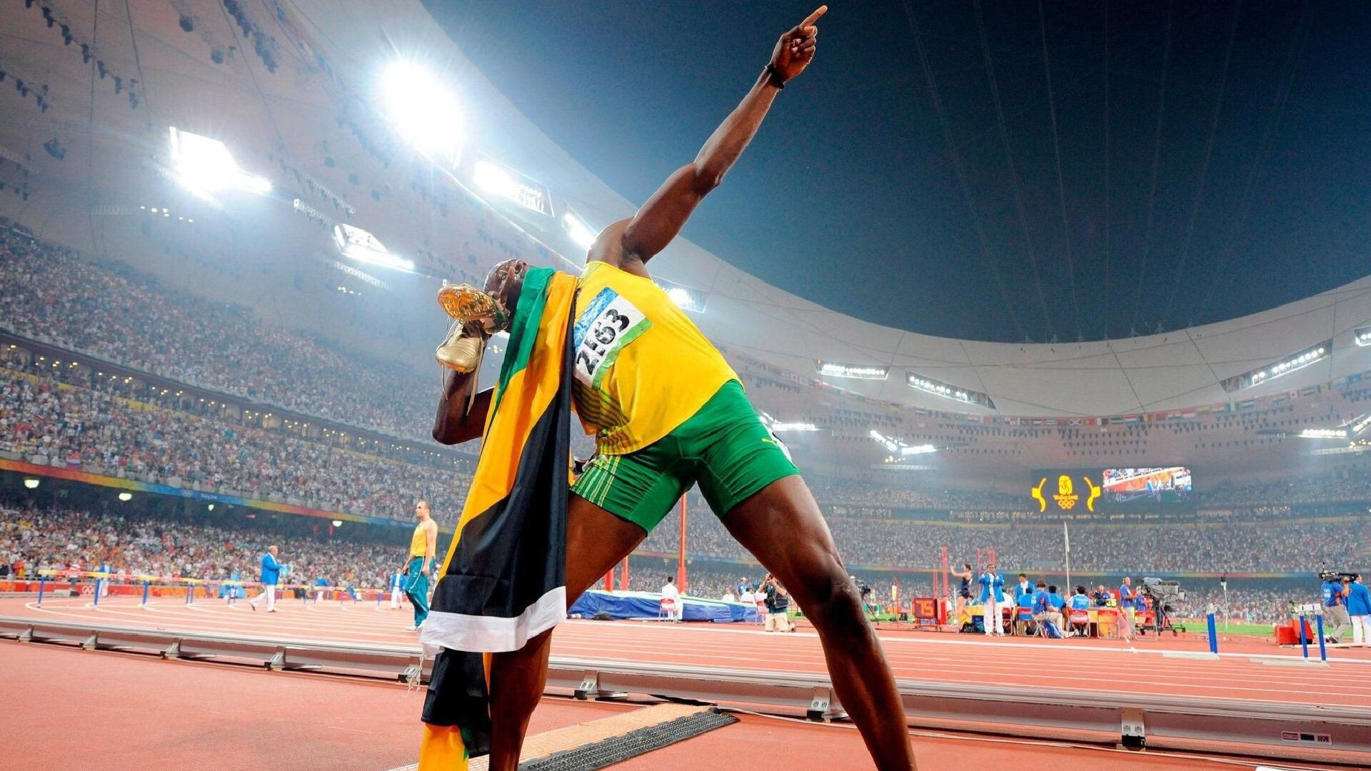 三笘薰的封神之夜，爱尔兰击溃拜仁，世界排名争夺战迎来新王